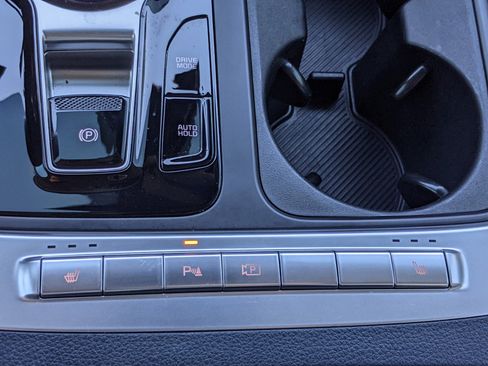 Certified 2025 Kia Carnival EX image 28