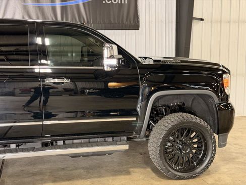 Used 2018 GMC Sierra 2500 SLT w/ Duramax Plus Package AWD/4WD image 27