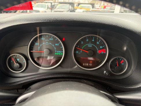 Used 2012 Jeep Wrangler Unlimited Rubicon AWD/4WD image 30