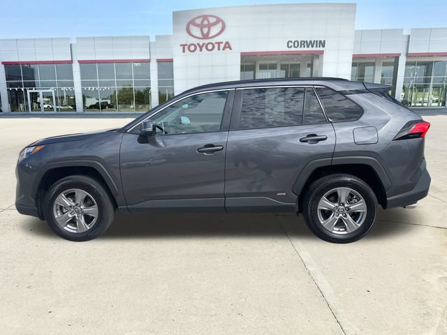 Used 2025 Toyota RAV4 XLE AWD/4WD image 2