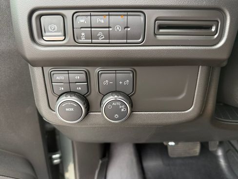 Used 2023 Chevrolet Tahoe Premier AWD/4WD image 24