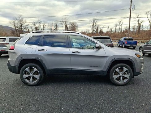 Used 2019 Jeep Cherokee Limited w/ Technology Group image 11