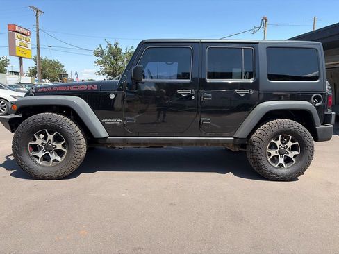 Used 2015 Jeep Wrangler Unlimited Rubicon w/ Connectivity Group AWD/4WD image 4