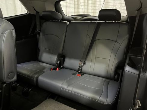 Used 2019 Buick Enclave Essence AWD/4WD image 12
