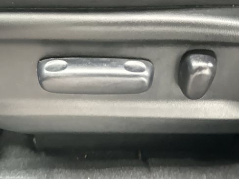 Used 2013 Toyota Venza XLE w/ XLE Premium Pkg image 19