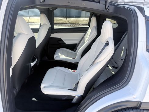 Used 2022 Tesla Model X Plaid image 44