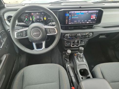Used 2025 Jeep Wrangler Unlimited Sahara AWD/4WD image 26
