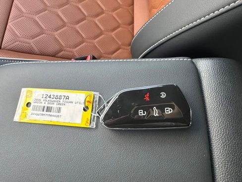 Used 2026 Volkswagen Tiguan SEL R-Line AWD/4WD image 36
