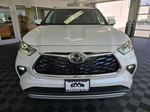 New 2026 Toyota Highlander Platinum AWD/4WD image 8