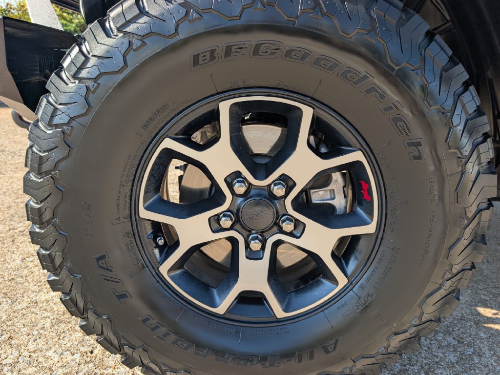 Used 2025 Jeep Gladiator Rubicon AWD/4WD image 25