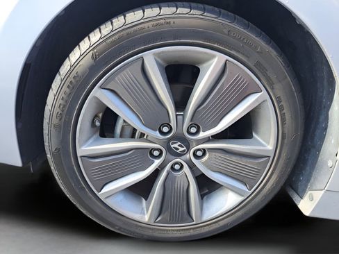 Used 2018 Hyundai Ioniq Limited image 3