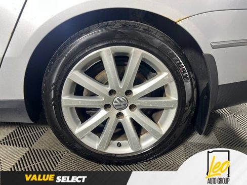 Used 2010 Volkswagen Passat Komfort FWD image 28
