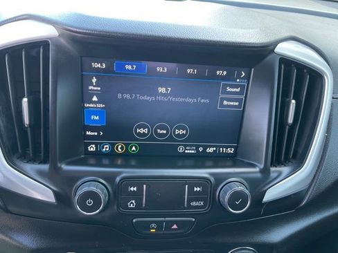 Used 2022 GMC Terrain SLT w/ Infotainment Package II AWD/4WD image 10