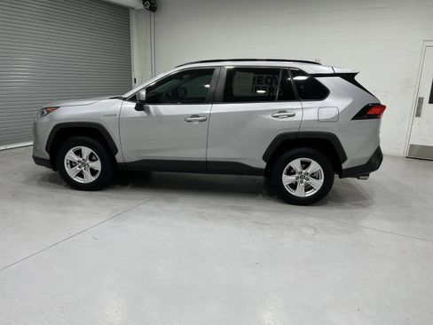 Used 2020 Toyota RAV4 XLE w/ Convenience Package AWD/4WD image 5