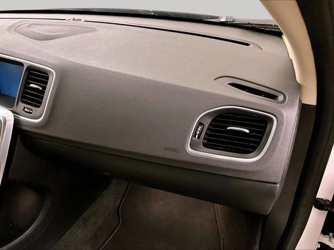 Used 2017 Volvo S60 T5 Inscription image 15