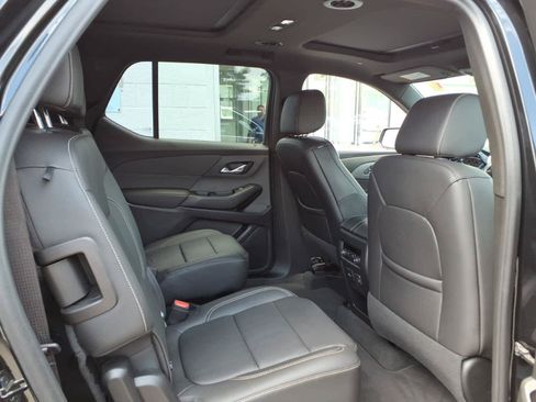 Certified 2023 Chevrolet Traverse LT w/ LT Premium Package AWD/4WD image 23