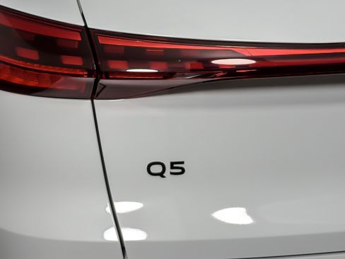 Used 2025 Audi Q5 Premium w/ Convenience Package AWD/4WD image 27