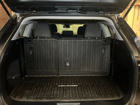 Used 2023 Toyota Highlander L FWD image 20