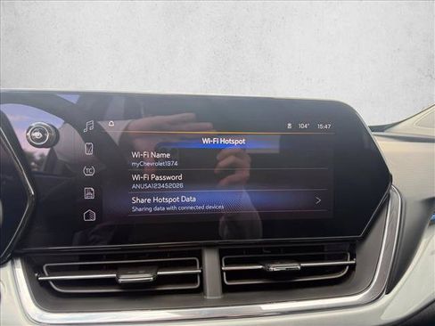 Used 2025 Chevrolet Trax LT w/ LT Convenience Package FWD image 19
