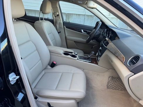 Used 2013 Mercedes-Benz C 250 Sedan image 28