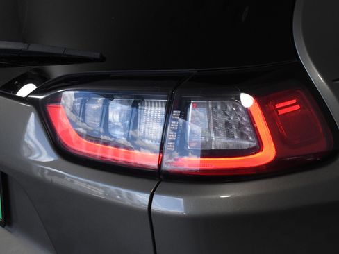 Used 2019 Jeep Cherokee Latitude w/ Popular Appearance Group image 30