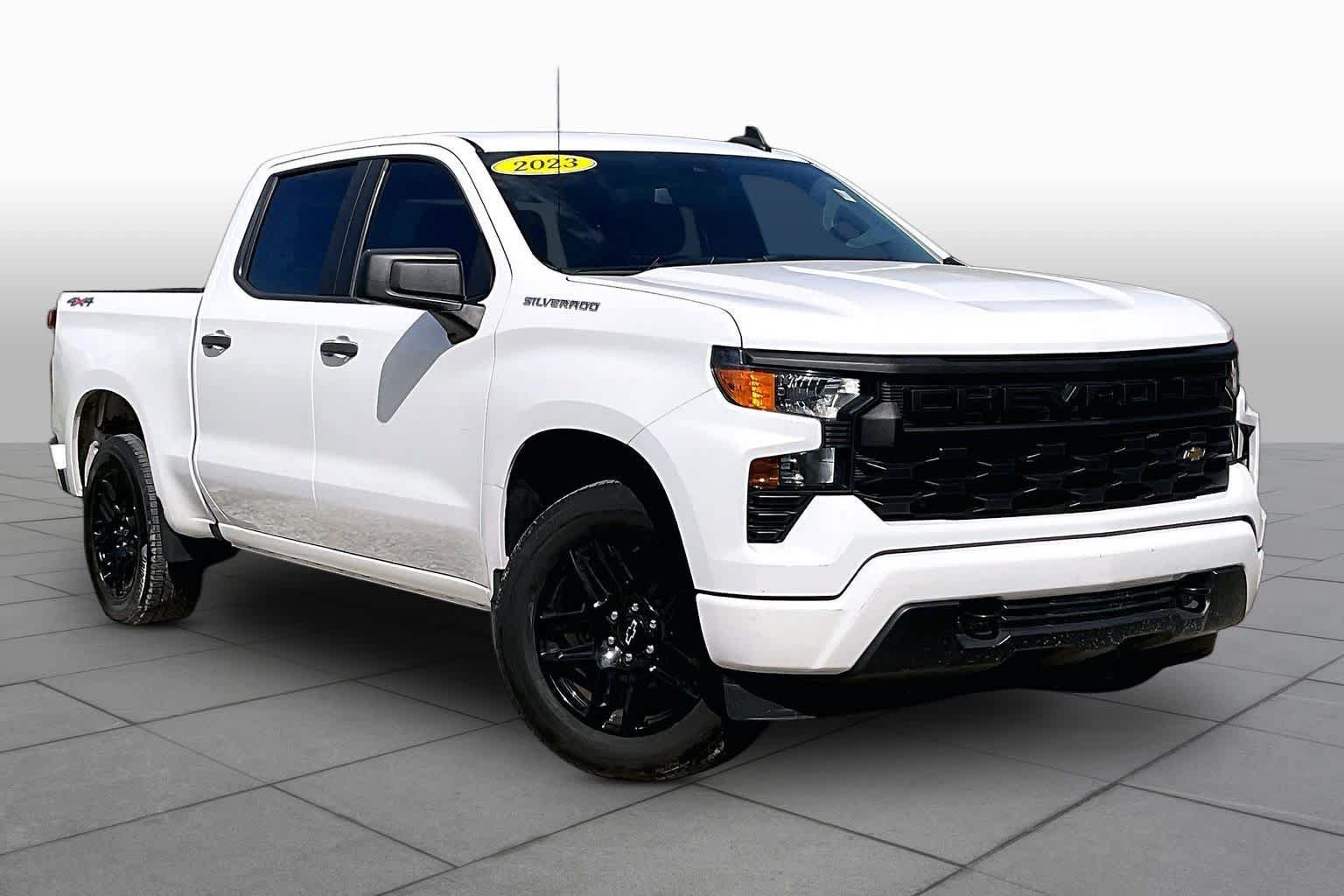 Used 2023 Chevrolet Silverado 1500 Custom AWD/4WD image 2