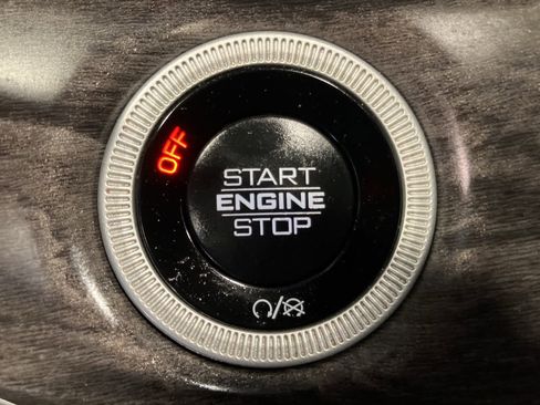 Used 2023 Jeep Grand Cherokee Limited w/ Luxury Tech Group II image 16