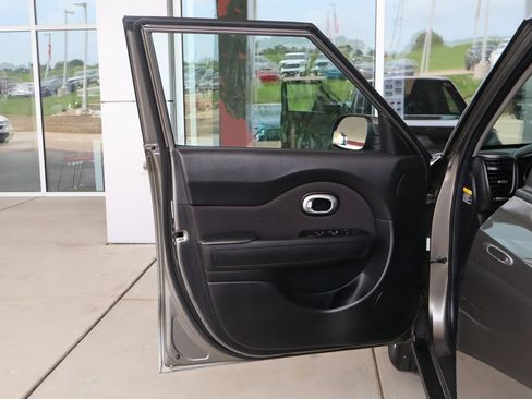 Used 2018 Kia Soul FWD image 12