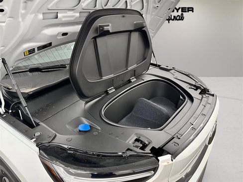 New 2024 Volvo XC40 Recharge Core w/ Protection Package Premier image 18