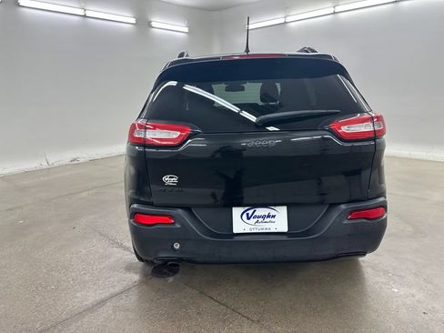Used 2017 Jeep Cherokee Sport w/ Cold Weather Group AWD/4WD image 11