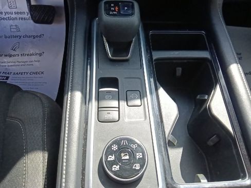 Used 2022 Nissan Pathfinder SV w/ SV Premium Package AWD/4WD image 24