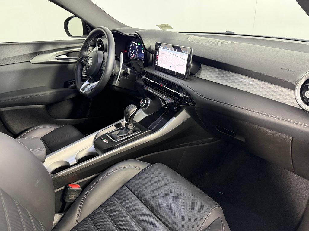 Used 2024 Alfa Romeo Tonale Veloce AWD/4WD image 14