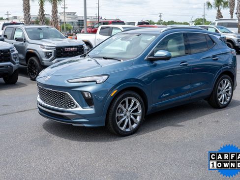 Used 2024 Buick Encore GX Avenir w/ Avenir Technology Package FWD image 7