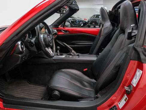 Used 2017 MAZDA MX-5 Miata RF Grand Touring image 4