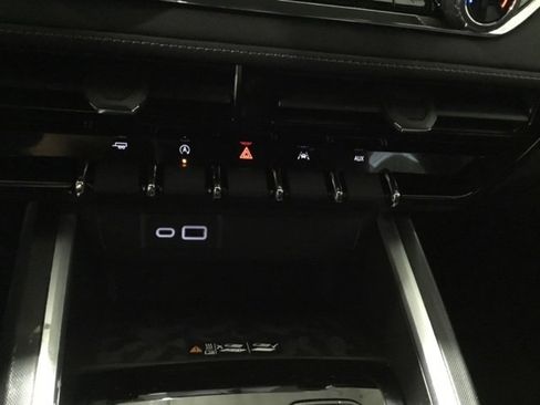 New 2024 Chevrolet Colorado LT w/ LT Convenience Package II image 33