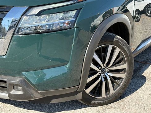 Used 2023 Nissan Pathfinder Platinum image 2