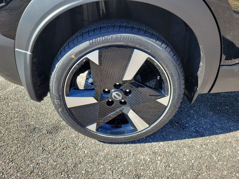 New 2026 Nissan Kicks SR image 5