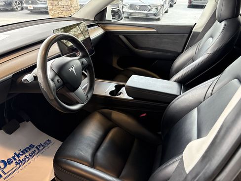 Used 2023 Tesla Model Y Long Range AWD/4WD image 2