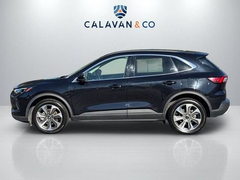 Used 2023 Ford Escape Platinum AWD/4WD image 4