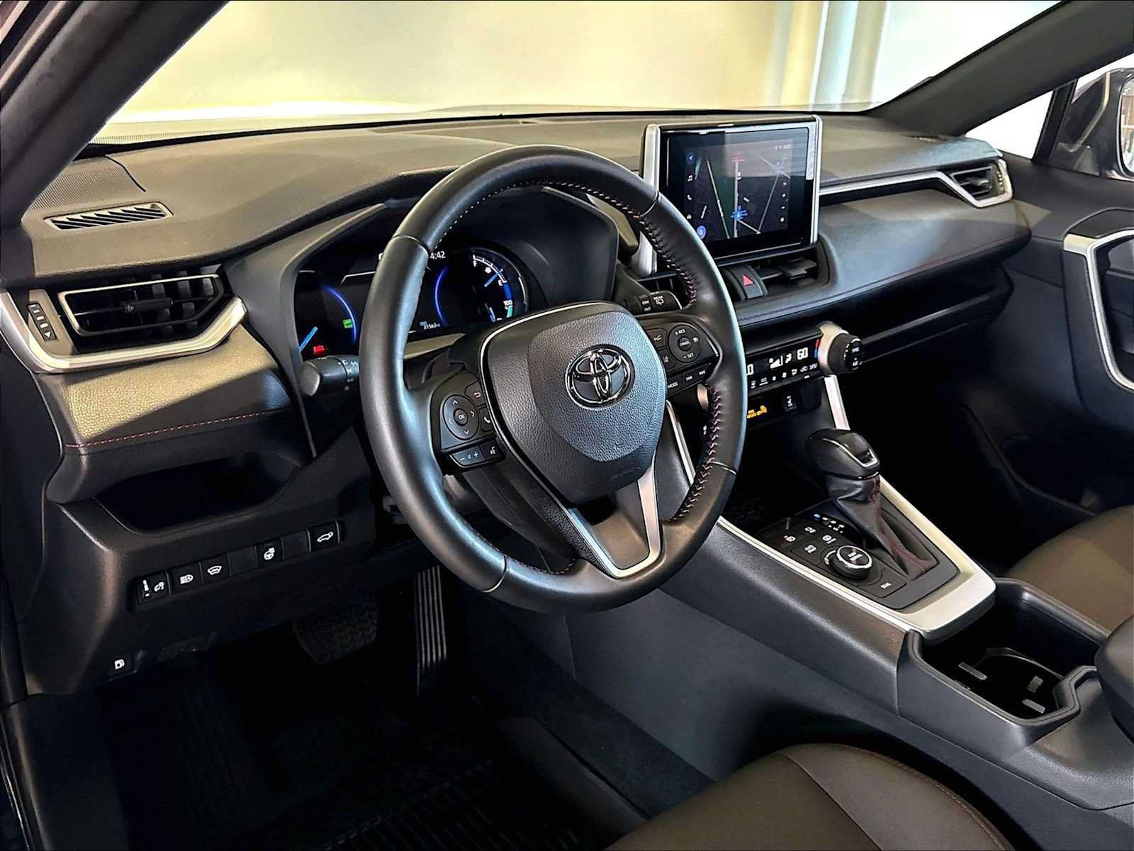 Used 2024 Toyota RAV4 SE w/ Weather & Moonroof Package AWD/4WD image 7