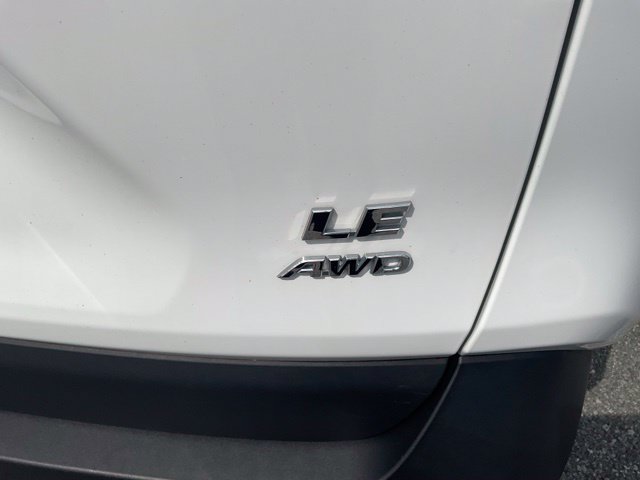 Used 2023 Toyota RAV4 LE AWD/4WD image 8