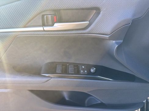 Used 2025 Toyota Camry SE image 9