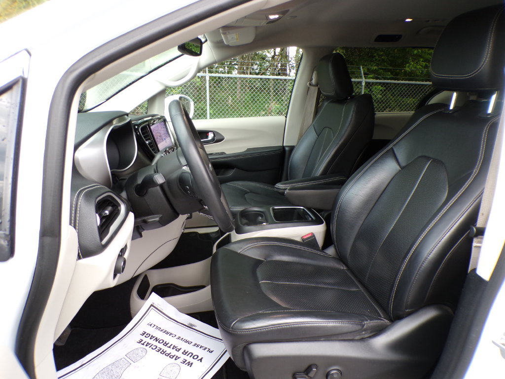 Used 2022 Chrysler Pacifica Touring-L FWD image 13