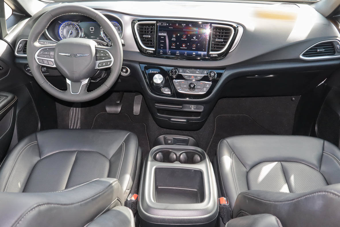 Used 2026 Chrysler Pacifica Select FWD image 10