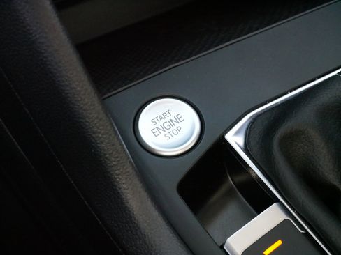 Certified 2022 Volkswagen Taos SE image 27