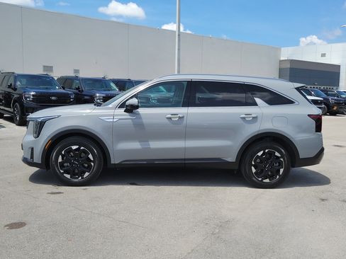 Used 2025 Kia Sorento S w/ Panoramic Sunroof Package FWD image 8