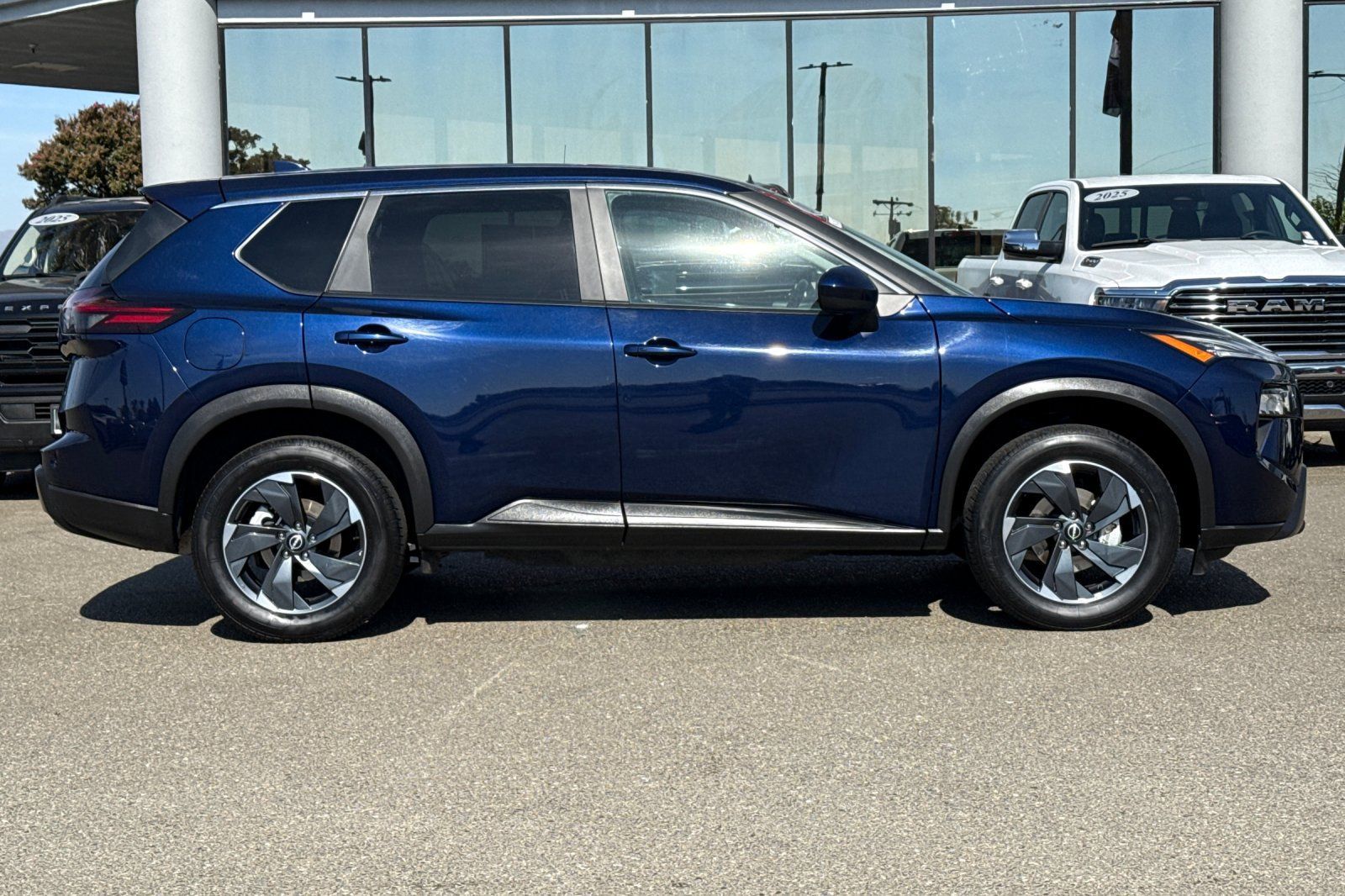 Certified 2025 Nissan Rogue SV AWD/4WD image 3