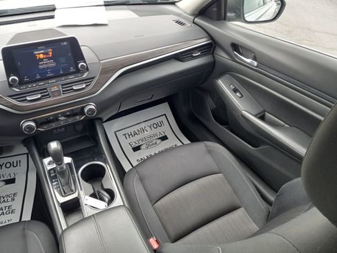 Used 2024 Nissan Altima 2.5 SV image 16