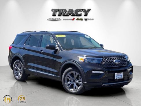Used 2023 Ford Explorer XLT w/ Equipment Group 202A AWD/4WD image 1