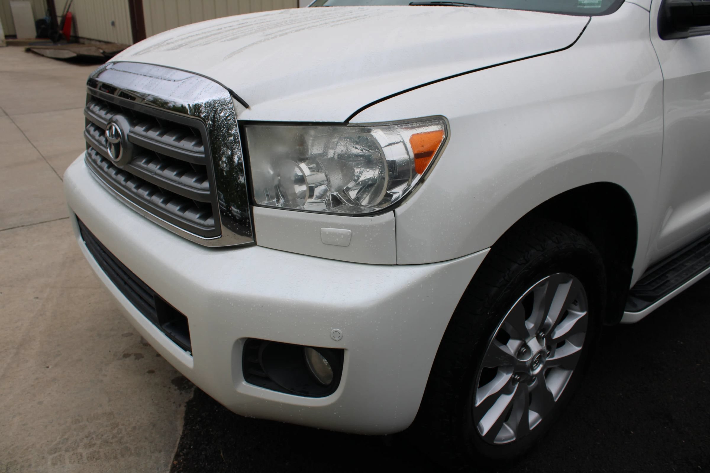 Used 2016 Toyota Sequoia Platinum AWD/4WD image 3